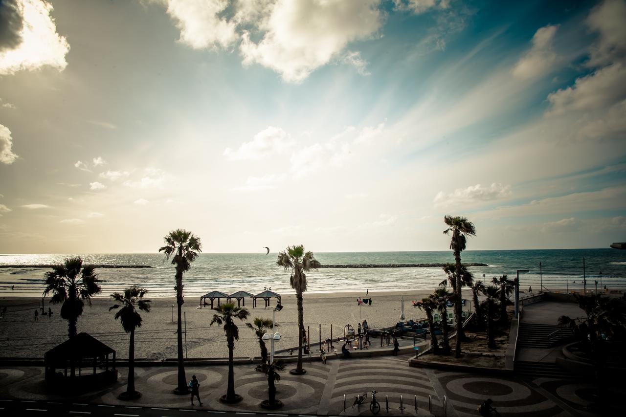 Ocean Front Apartments First Line To The Beach Tel Aviv Exterior photo